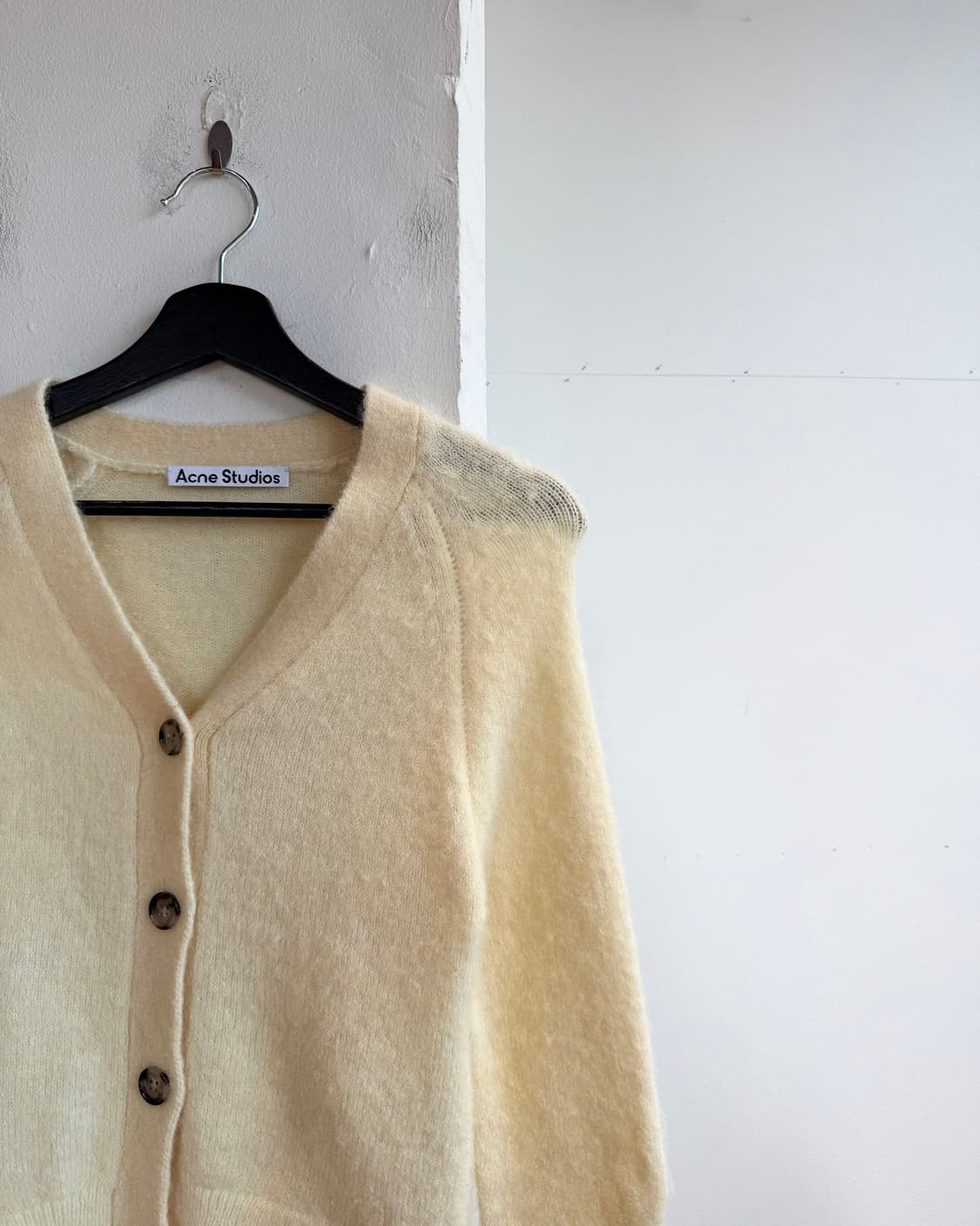 아크네 스튜디오 옐로우 알파카혼방 브이넥 가디건 상품이미지5
