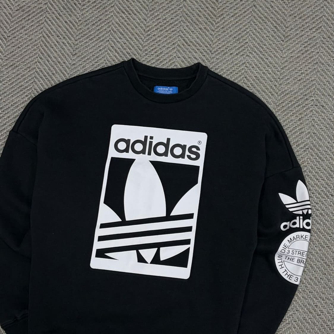 아디다스 로고프린팅 맨투맨 v1332 상품이미지3