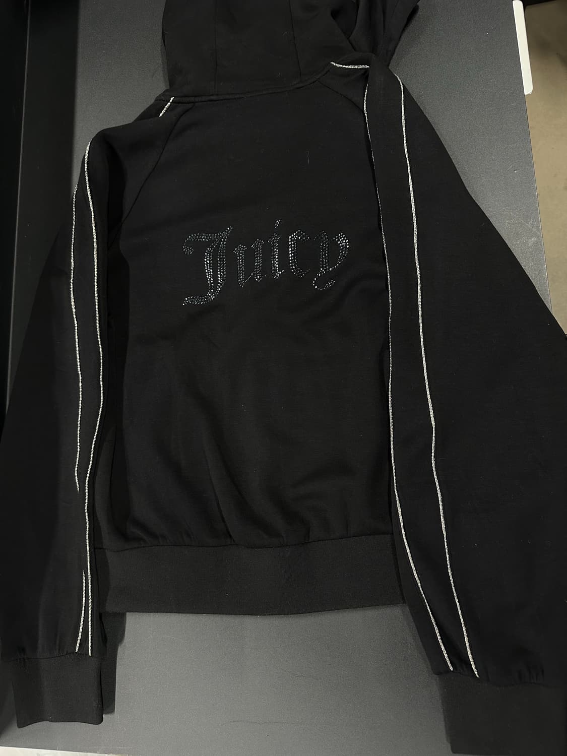 쥬시꾸뛰르 Juicy Couture 핫픽스 백큐빅 로고 후드 집업 재킷 상품이미지6