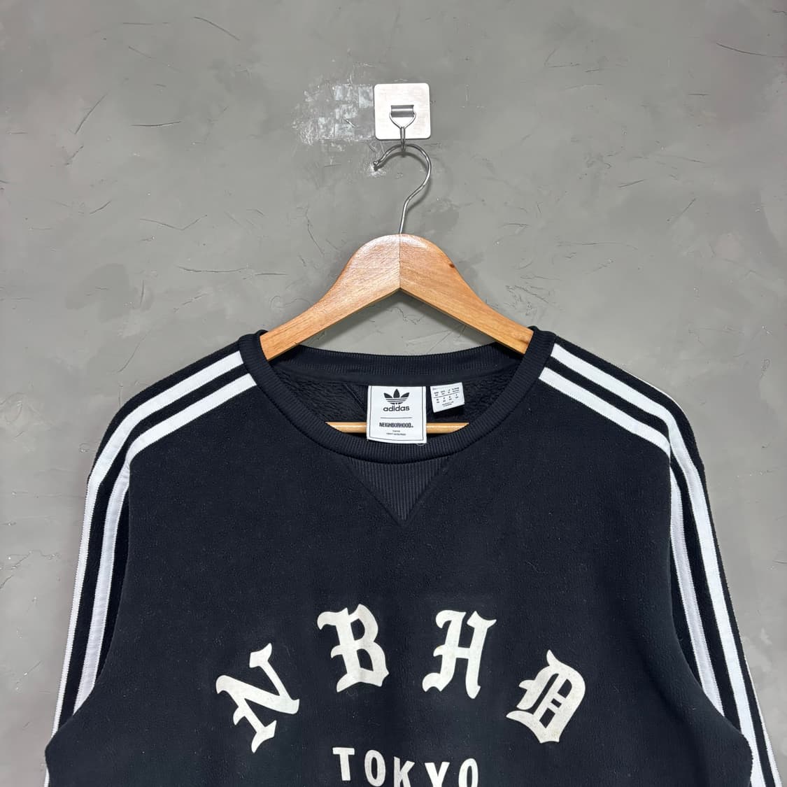 아디다스 x 네이버후드 맨투맨 상품이미지2