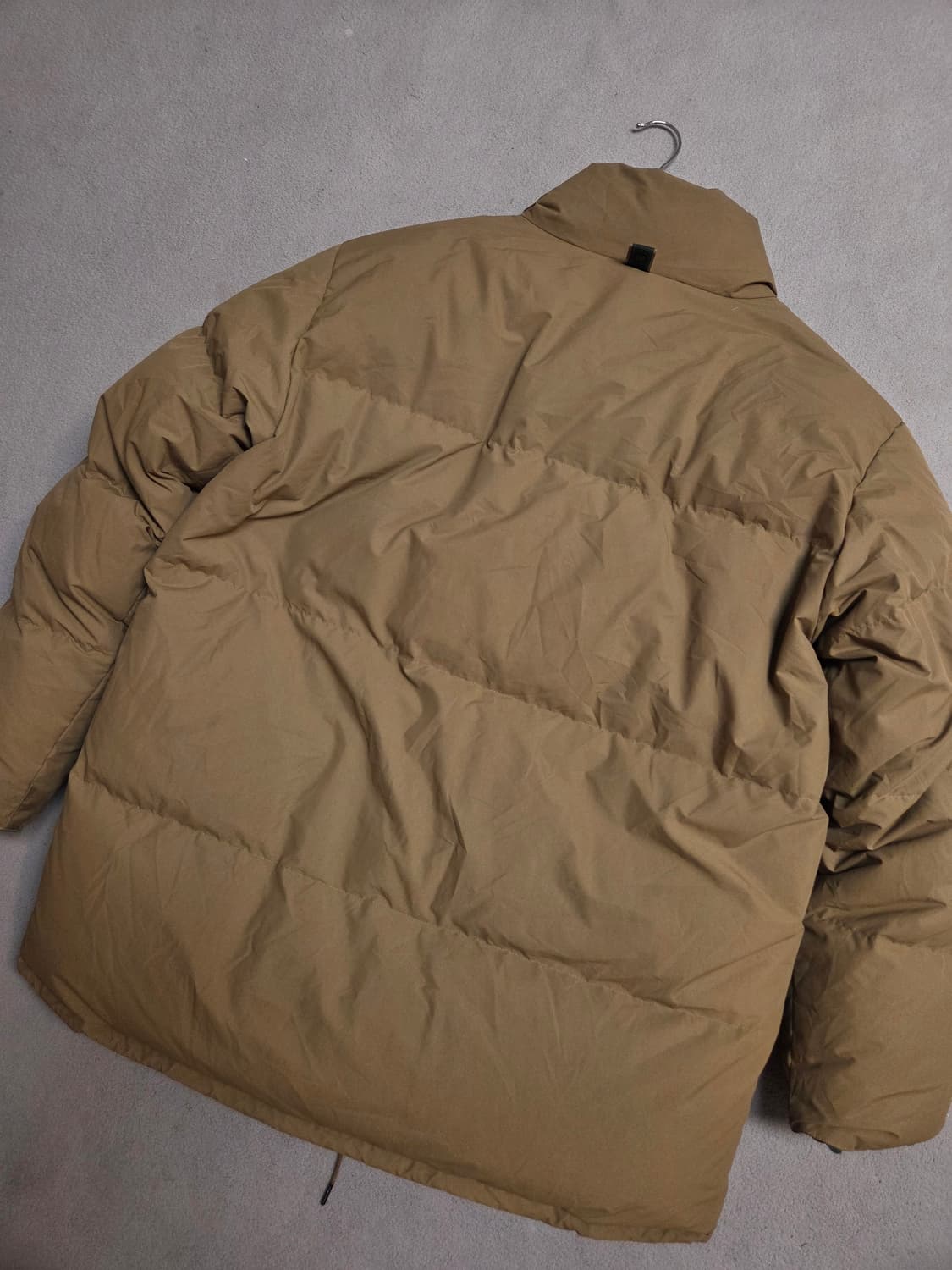 (105)
질스튜어트 세미오버핏 덕다운 양면 패딩 남
 상품이미지7