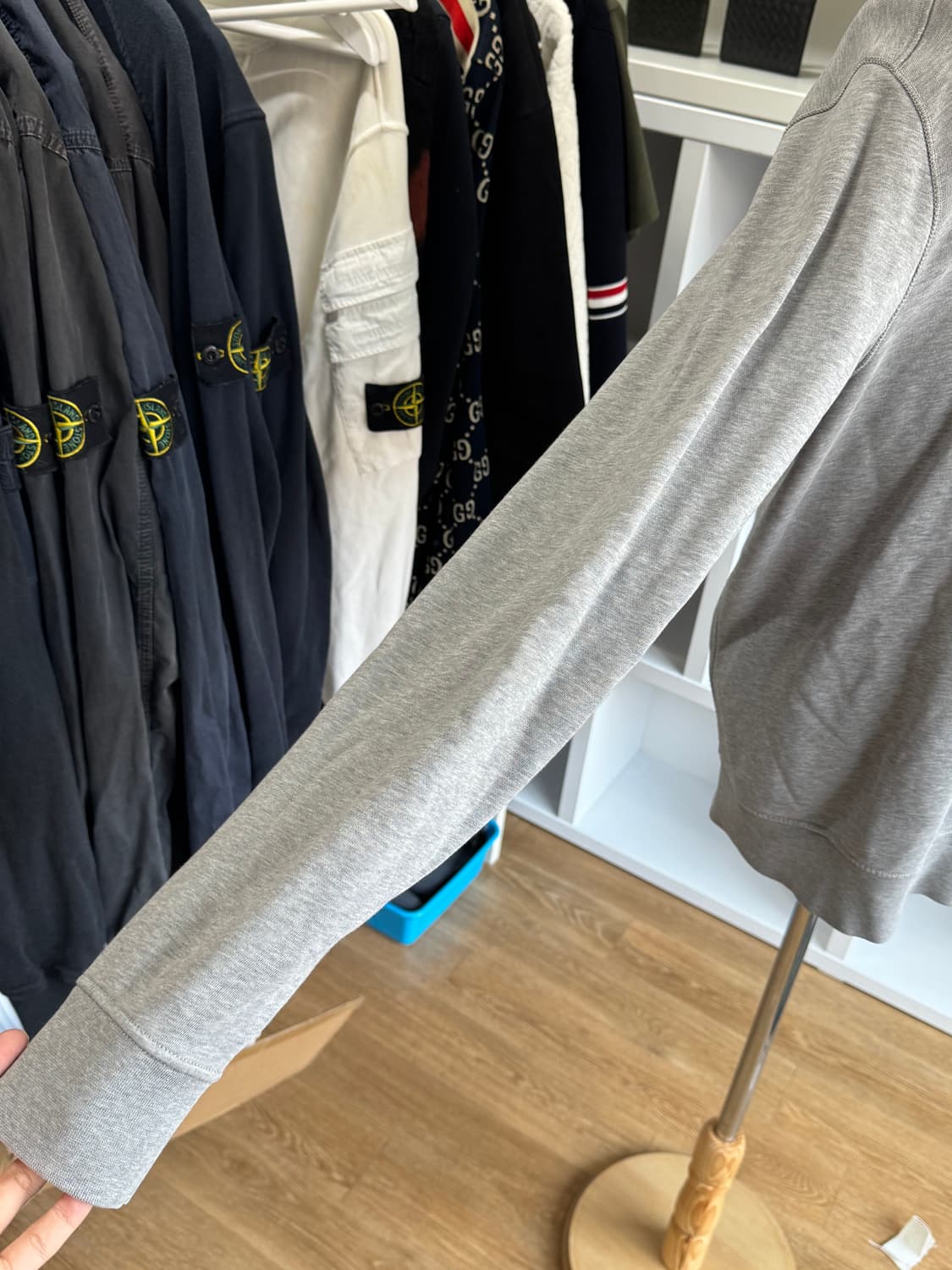 [새상품급,L] 스톤아일랜드 그레이 맨투맨 후드티 긴팔티 기모티


 상품이미지4