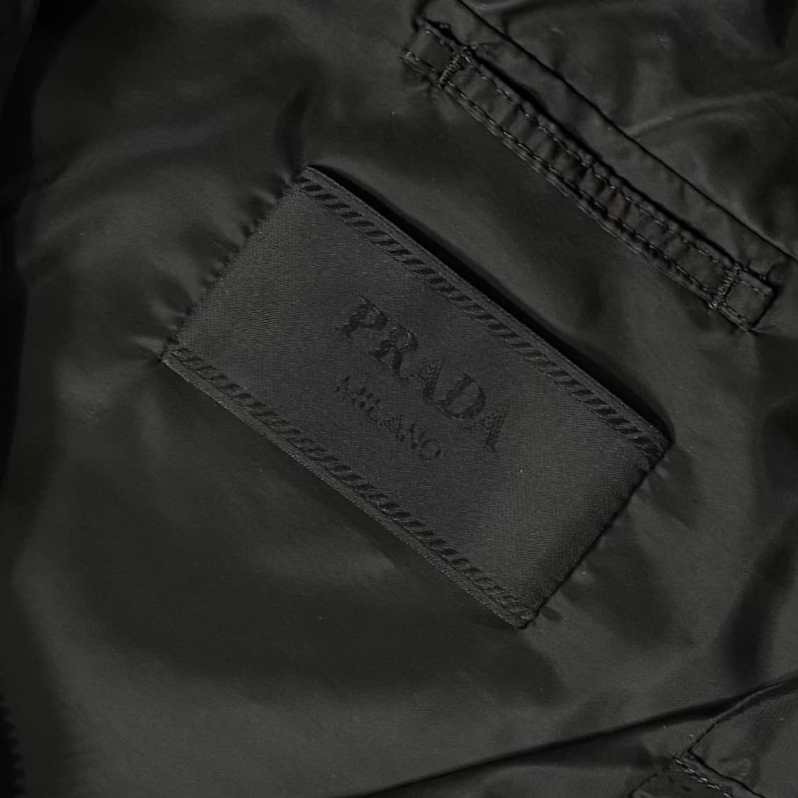 [54/당일출고]프라다 삼각로고 바람막이 상품이미지6