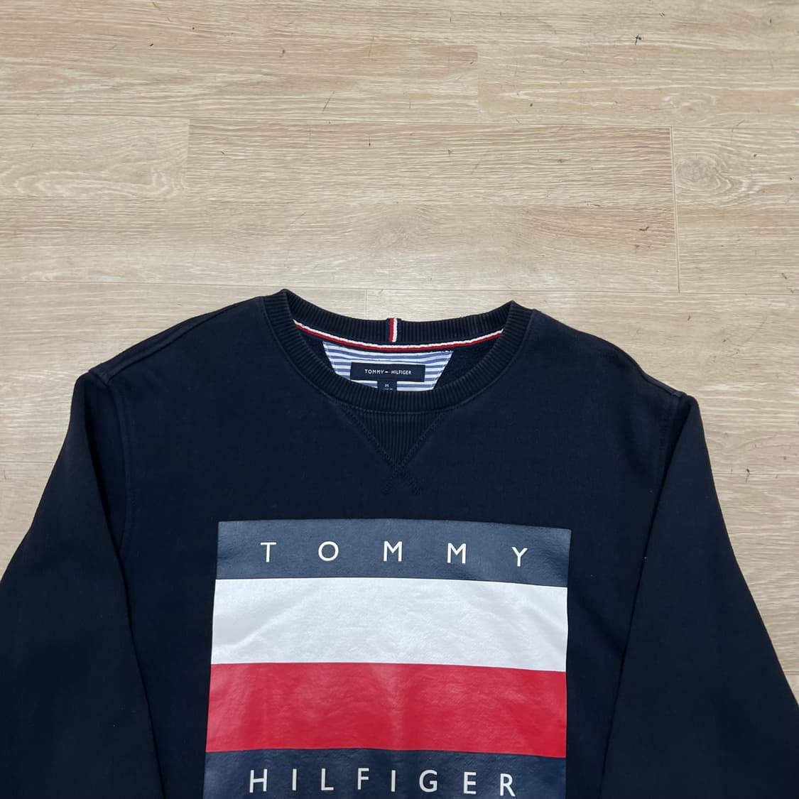 타미힐피거 플래그 빅프린팅 기모 맨투맨 [네이비] M/95 상품이미지2