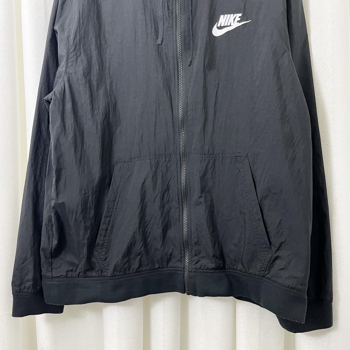 나이키 블랙 후드 로고 윈드브레이커 상품이미지4