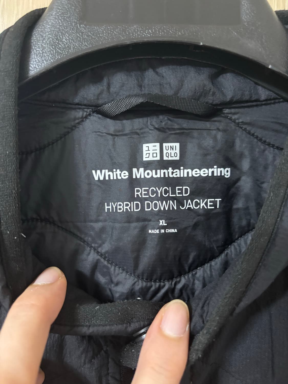 유니클로 화이트마운티어링 경량패딘 상품이미지3