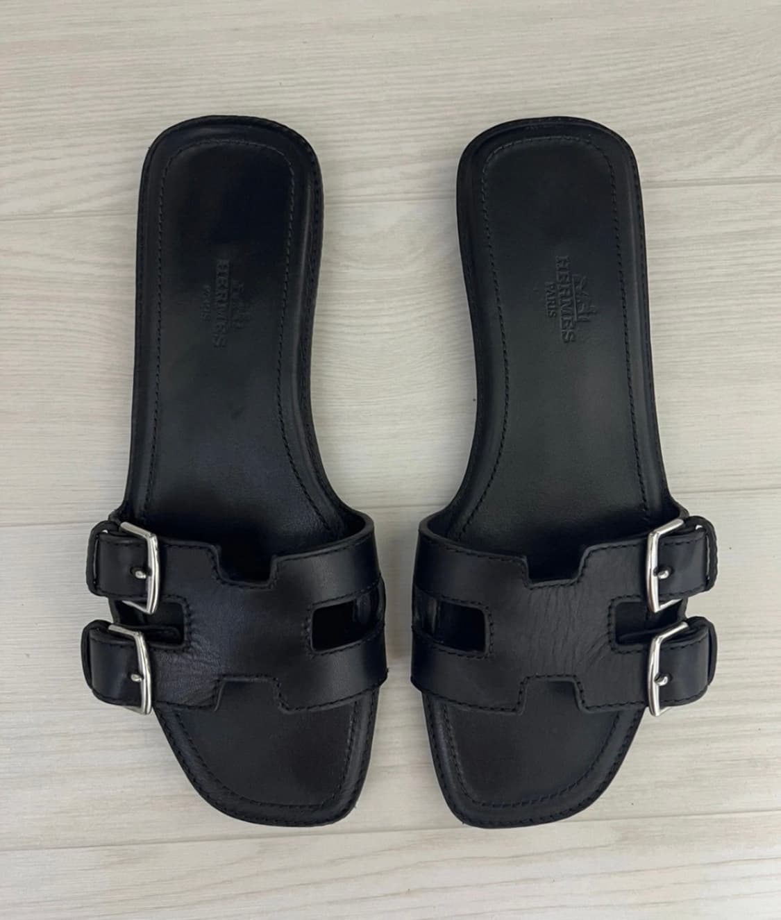 Hermes 에르메스 37/240 버클 오란 블랙 슬리퍼 상품이미지1