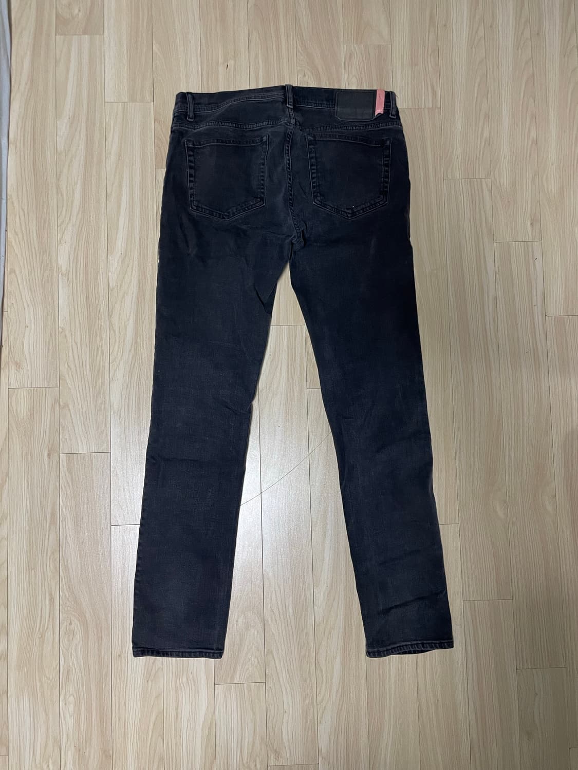 아크네 슬림핏 리버 진 상품이미지4