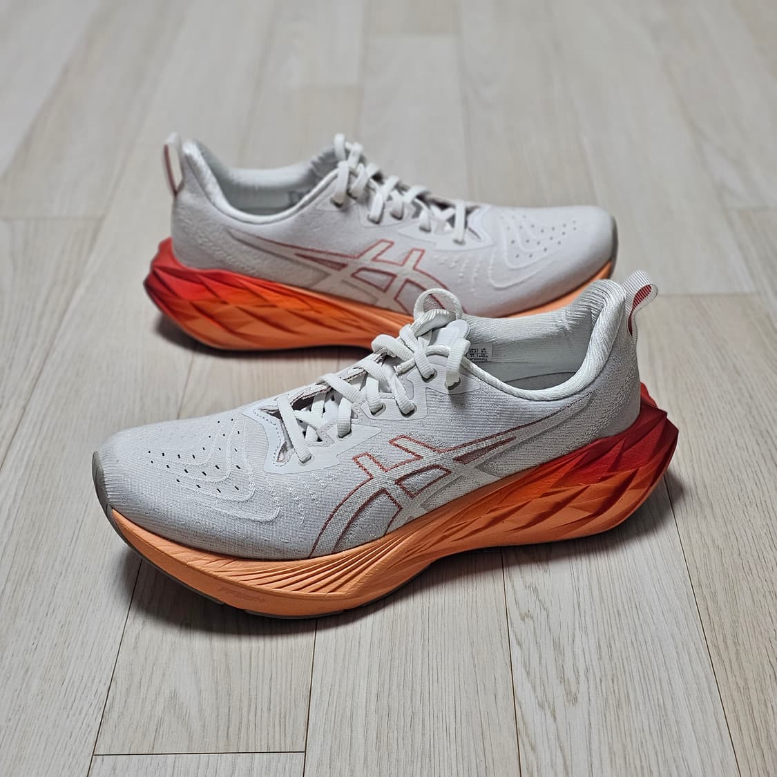 아식스 노바블라스트 4 화이트 문락 오렌지 러닝화 런닝 상품이미지2