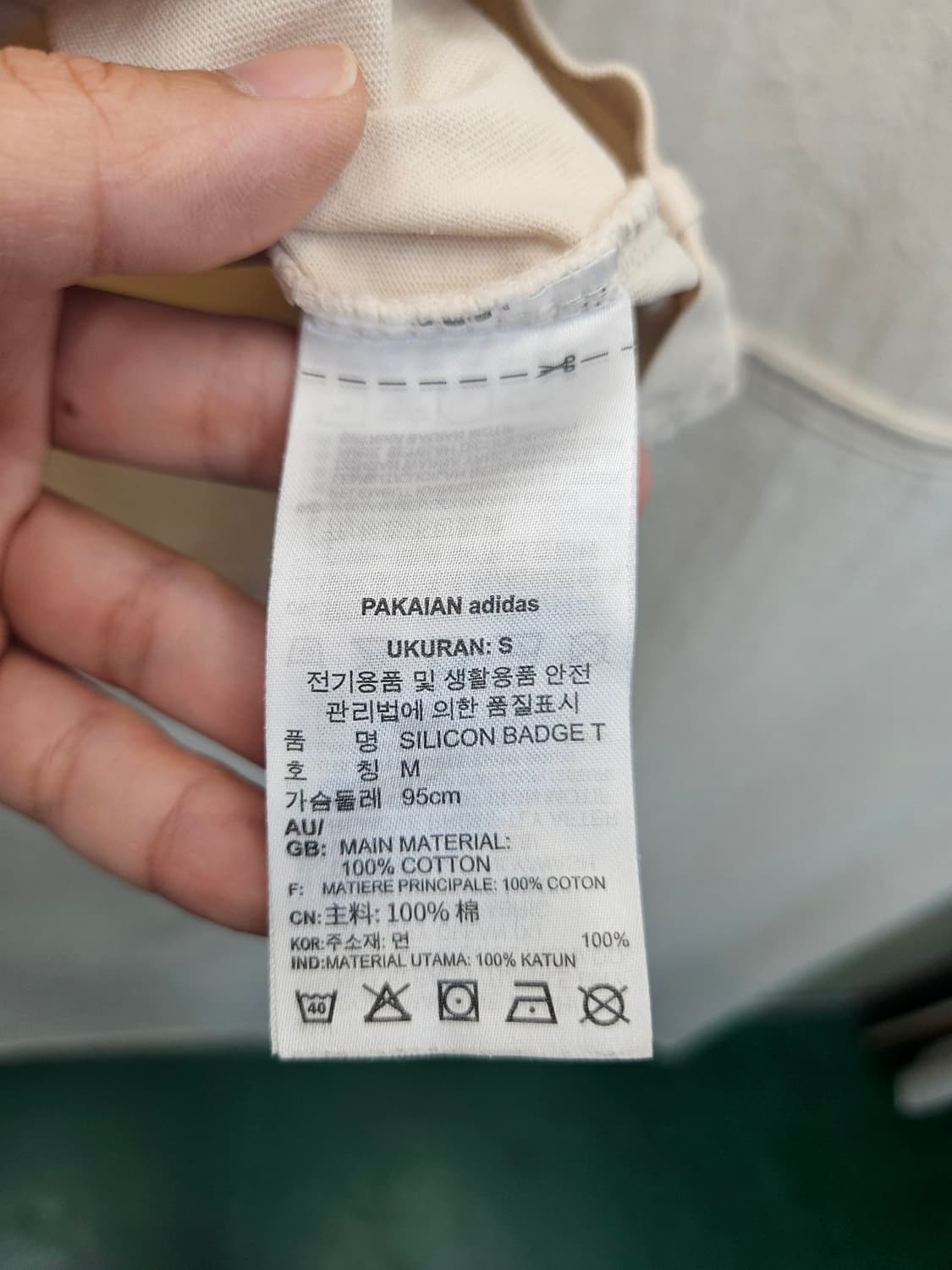 아디다스 크림베이지 로고 반팔티 상품이미지4