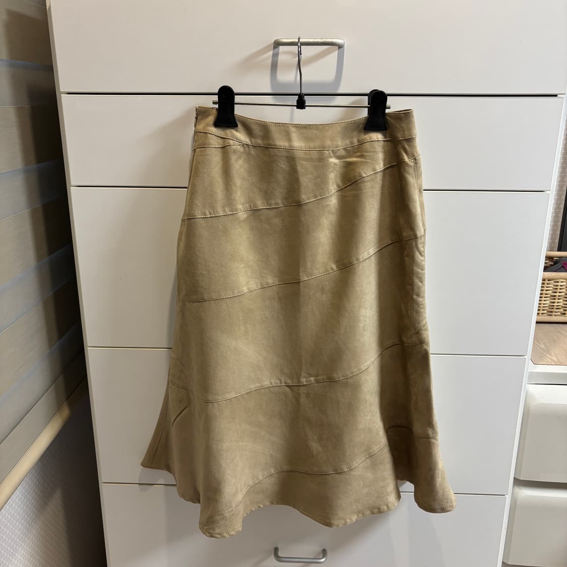 일본브랜드 스웨이드st 베이지 미디 스커트 상품이미지6