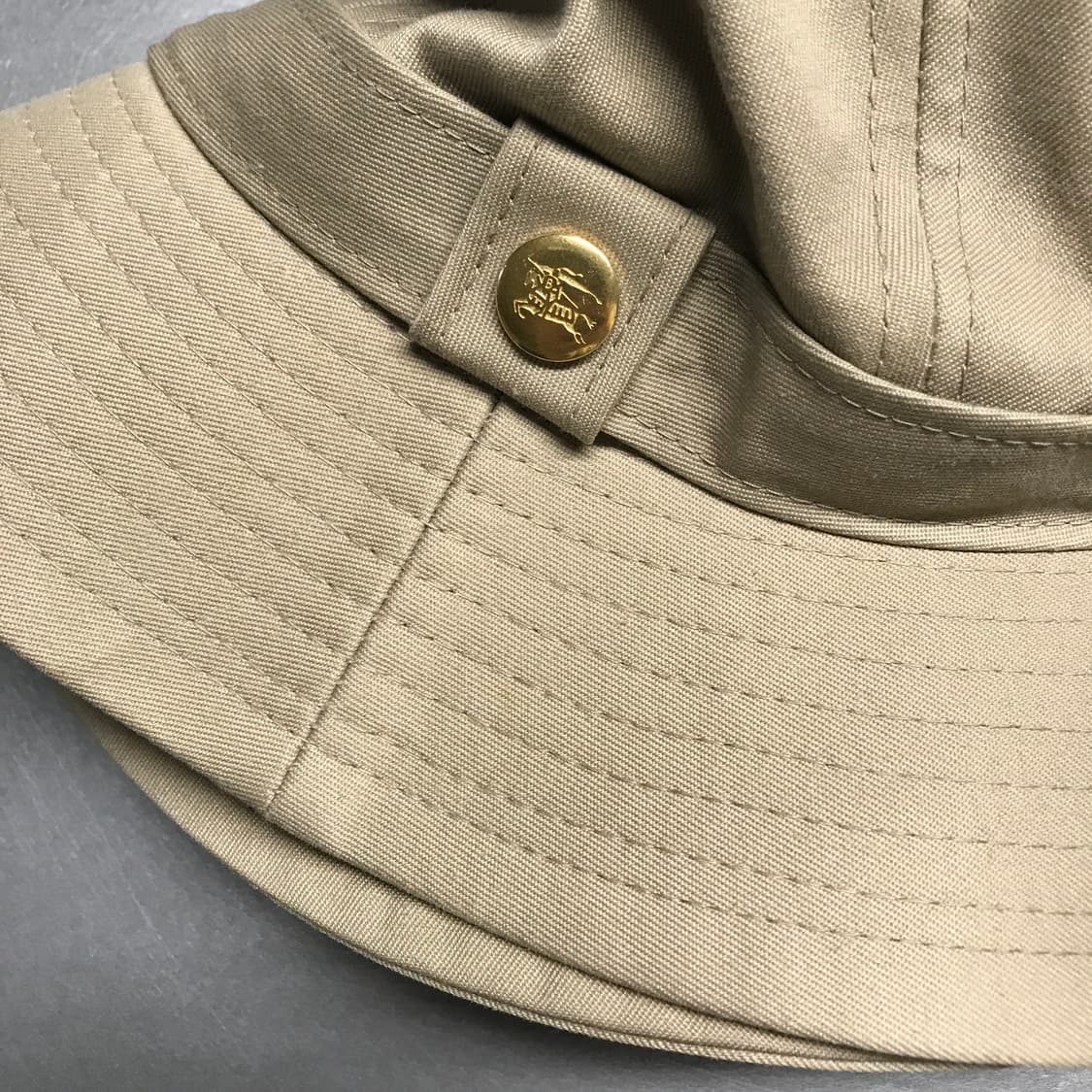 버버리 베이지 버킷햇 M 상품이미지3