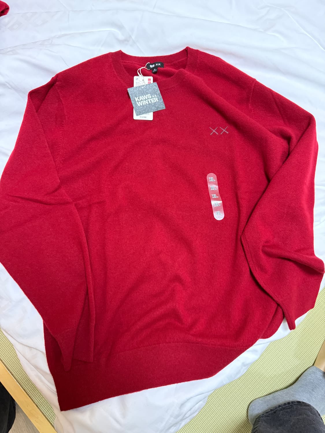 유니클로 KAWS 캐시미어니트 레드(새상품) 상품이미지1