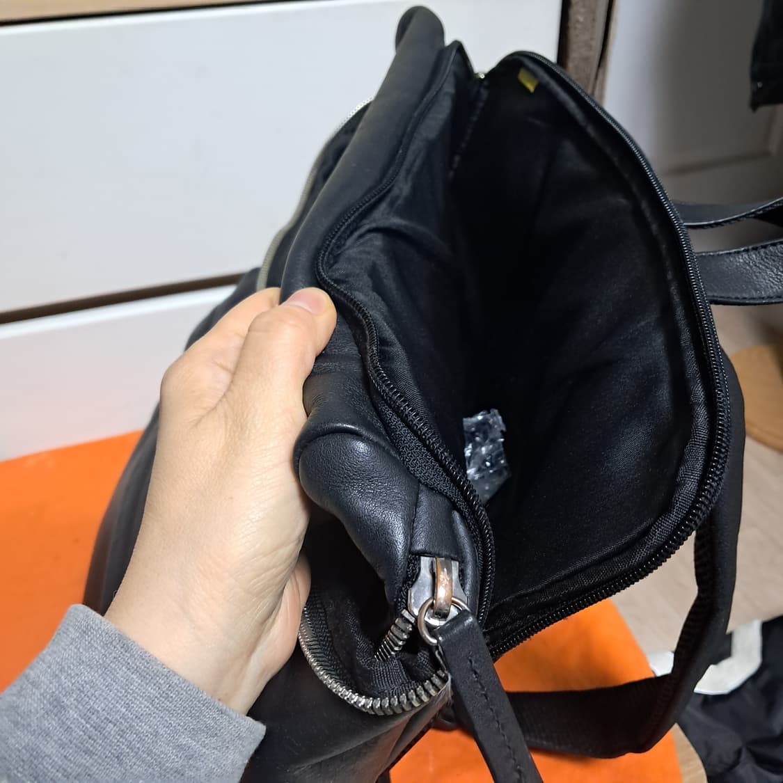 만다리나덕 블랙 가죽 백팩(어깨끈 손상)남녀공용가능 상품이미지4