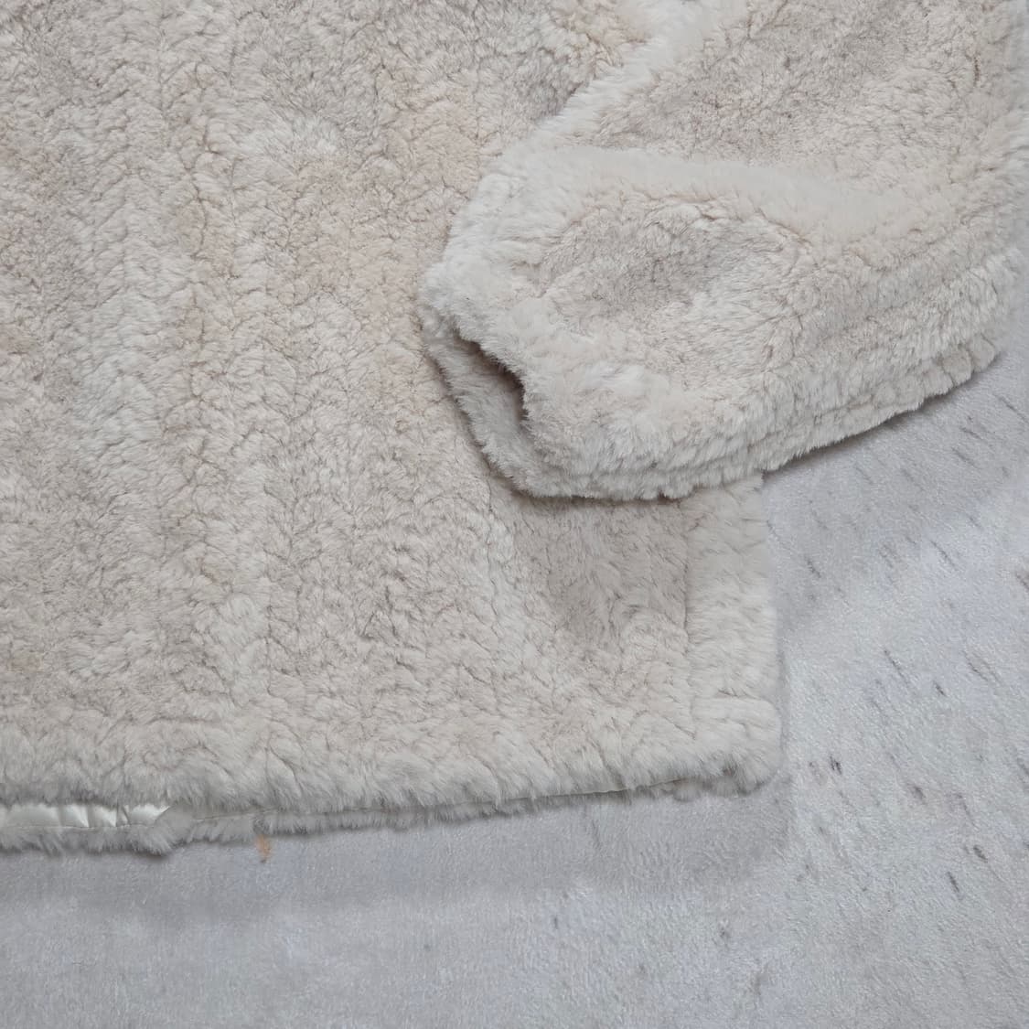 아이보리 베이지 퍼 브이넥 가디건 자켓 상품이미지6