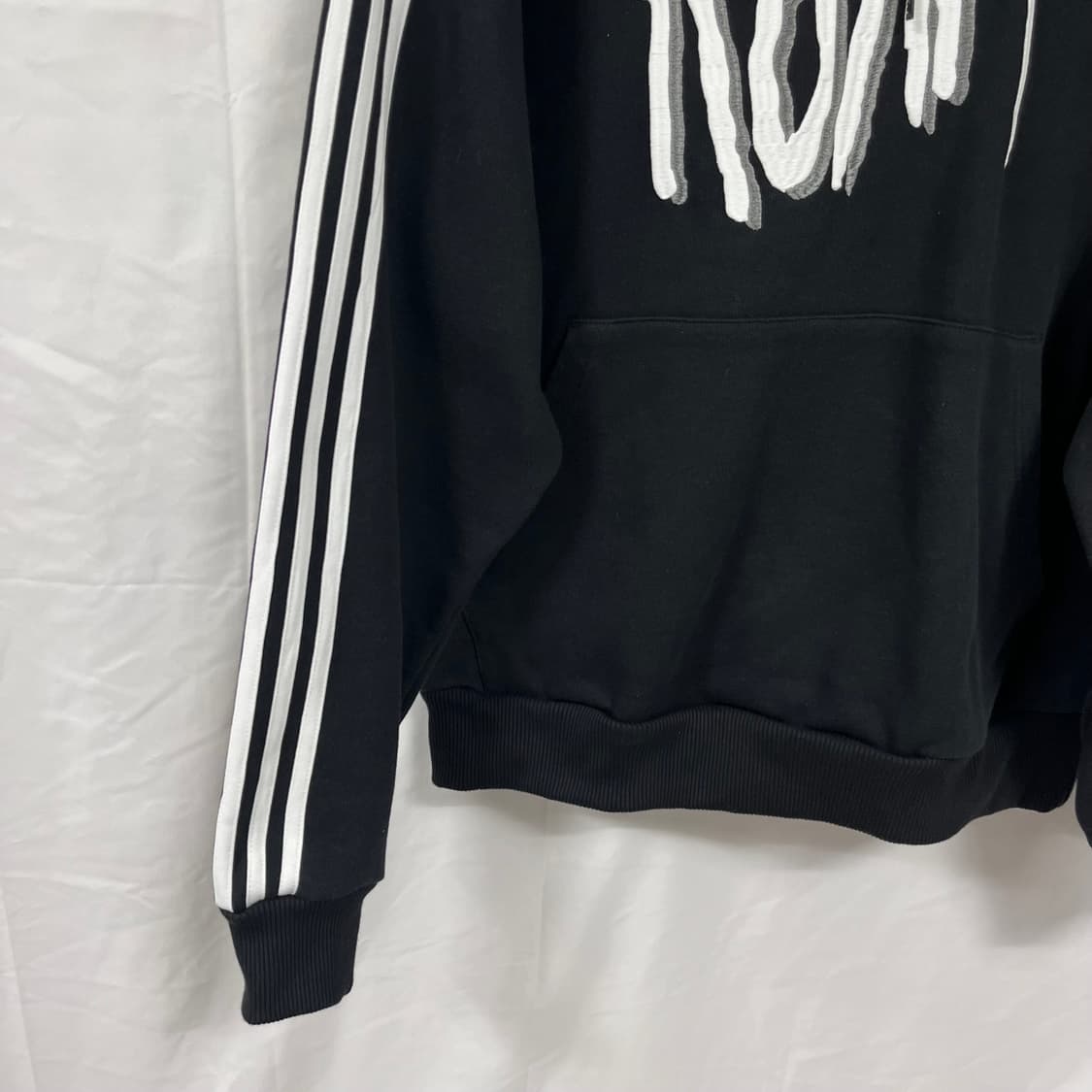 아디다스 x KoRn 콜라보 후드티 상품이미지4