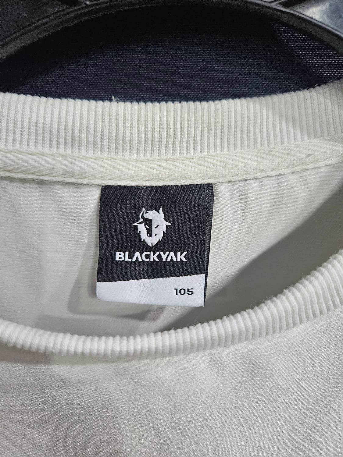 블랙야크 화이트 남성 세미오버핏 105 긴팔티  상품이미지3