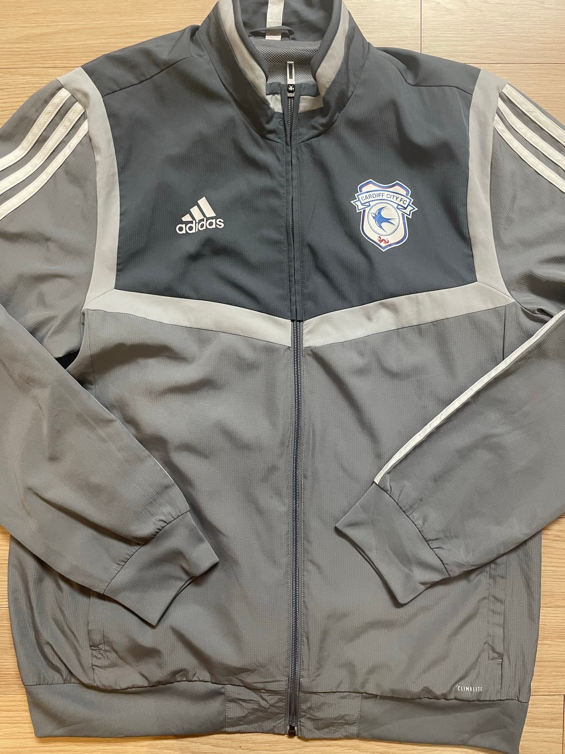아디다스 카디프 시티 바람막이 판매합니다 상품이미지1