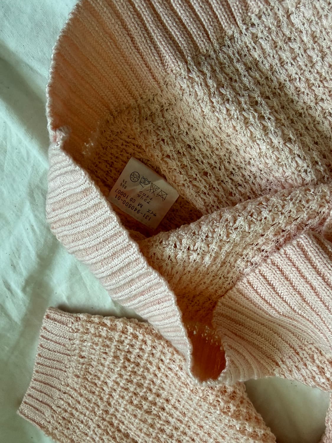 잉그니 핑크코랄 어깨트임 로걀 니트탑 상품이미지7