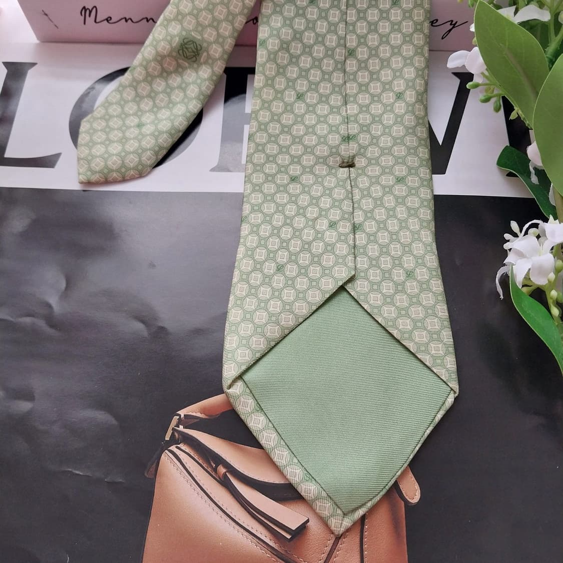 로에베 실크 라임 로고 패턴 넥타이 A+~A등급 8.9cm K1614
 상품이미지8