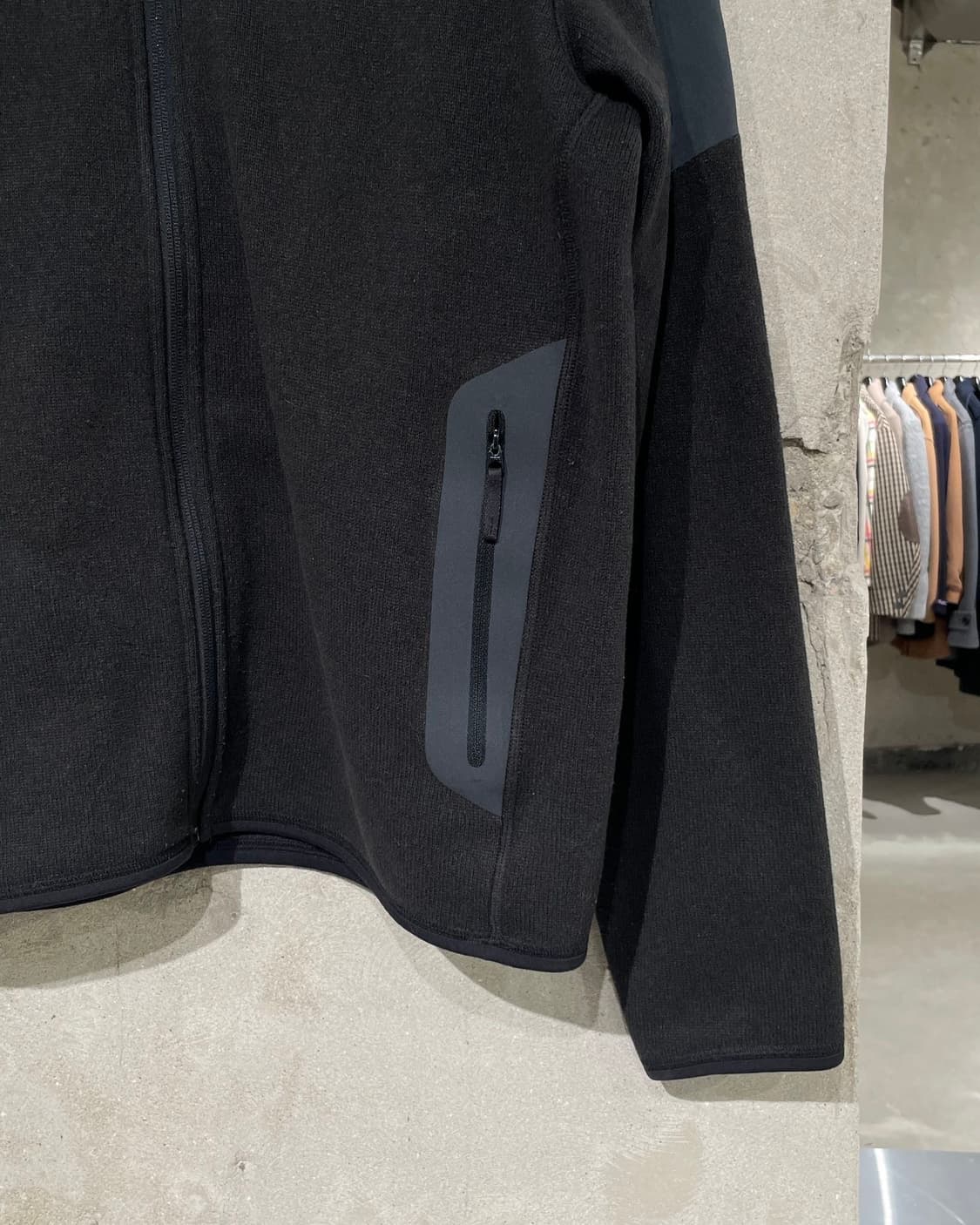 아크테릭스 맨즈 블랙 커버트 릴렉스드 핏 집업 자켓 상품이미지5