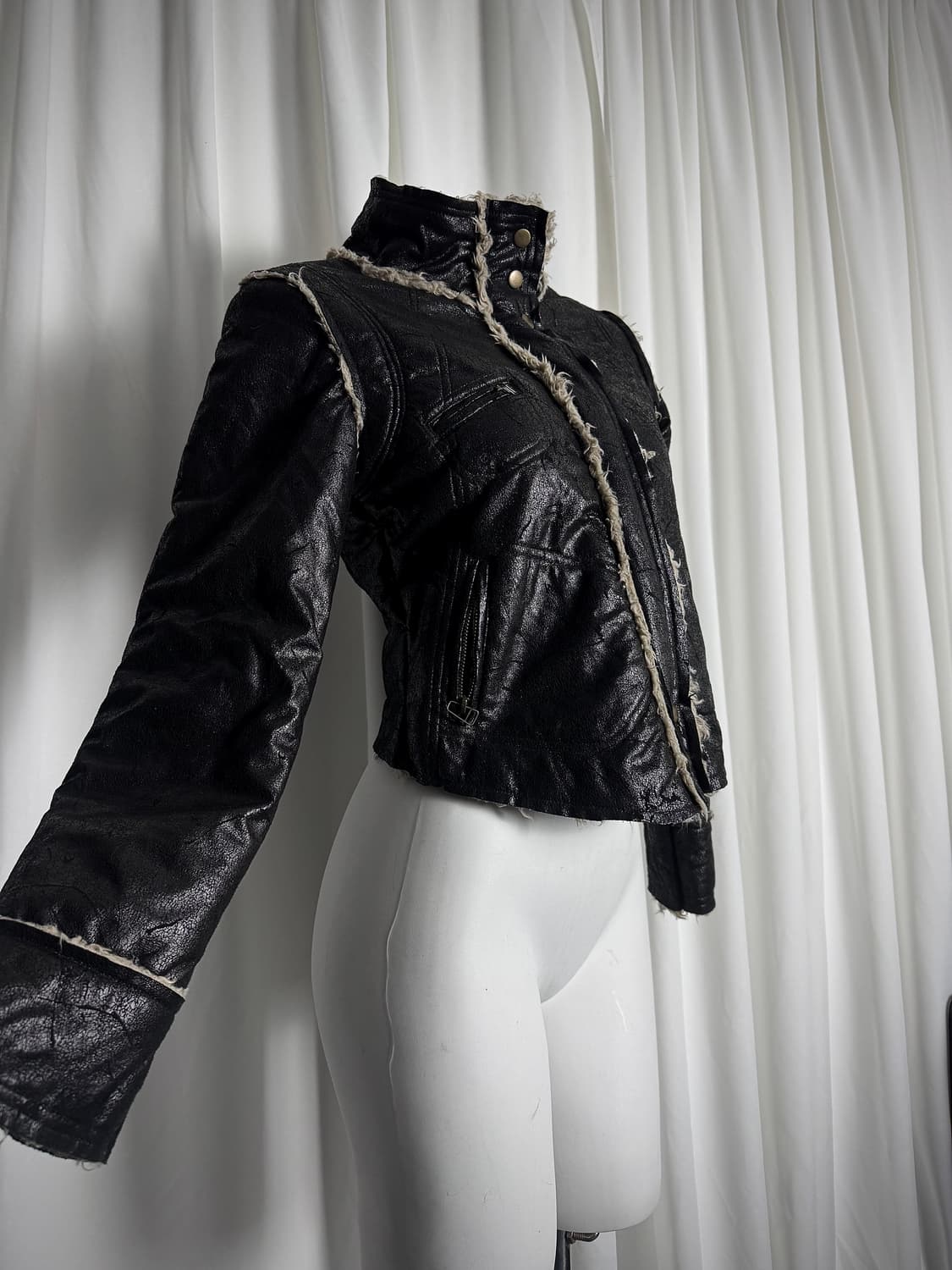 Black shearling button jacket 상품이미지1