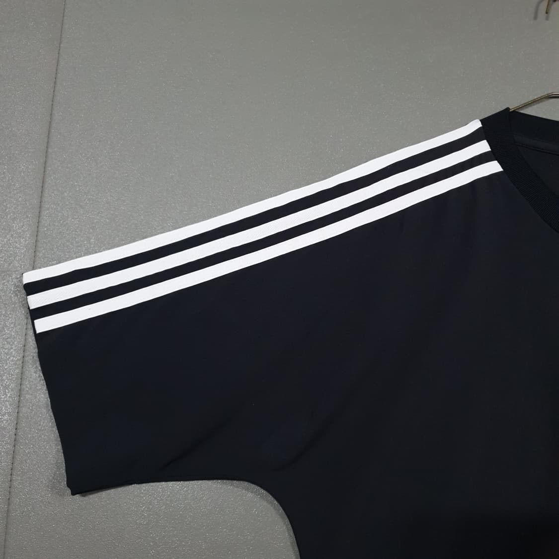 아디다스 트레포일 센터로고 우븐 하프 트랙 웜업 라운드 반팔티 블랙 M 상품이미지3