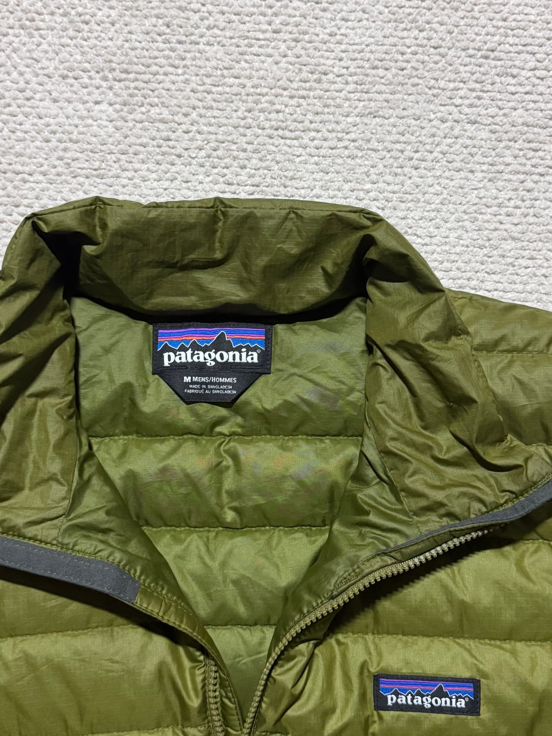 파타고니아 구스다운 경량 패딩 올리브 M 상품이미지4