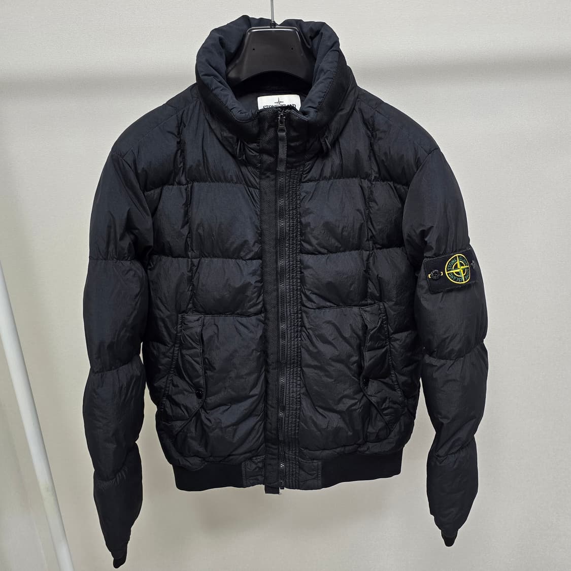 스톤아일랜드 크링클랩스 논후드 패딩 m사이즈 95 판매 상품이미지1