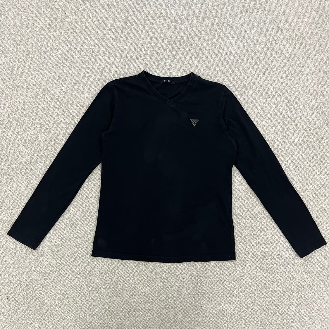 [M] 게스 미니 삼각 로고 브이넥 긴팔 티셔츠 1219M2 상품이미지1