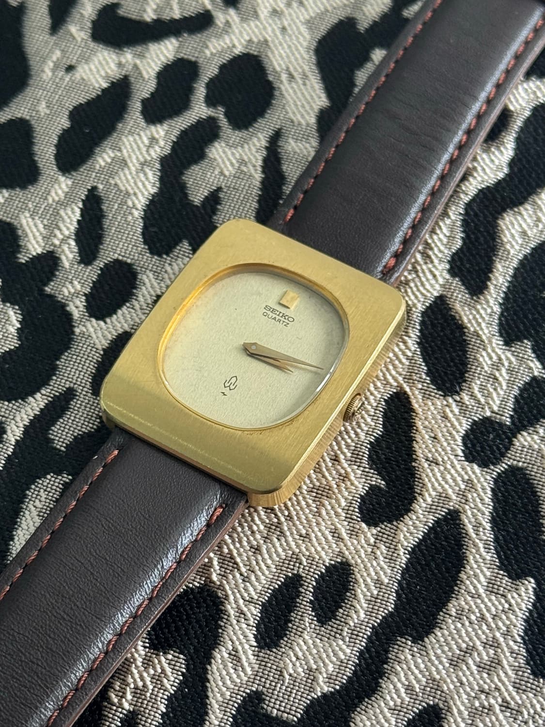 70s 빈티지 세이코 샤리오 골드 쿼츠 희귀 상품이미지2