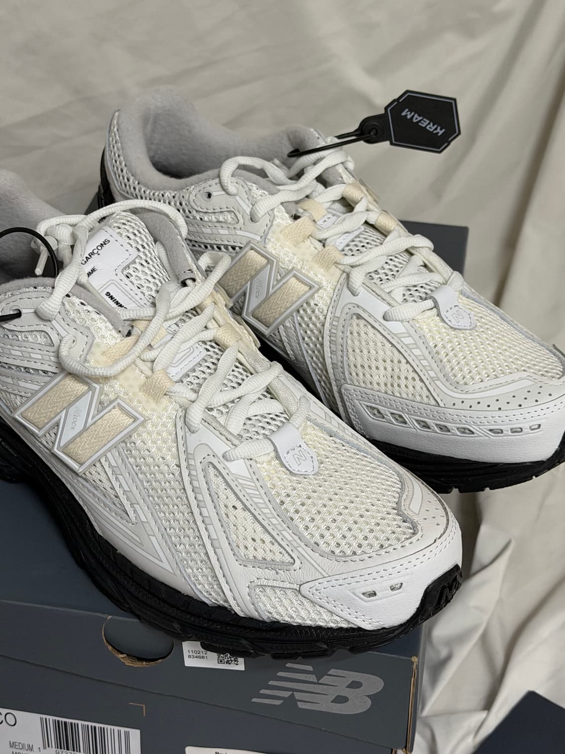 뉴발란스 x 꼼데가르송 옴므 1906R 화이트 상품이미지3