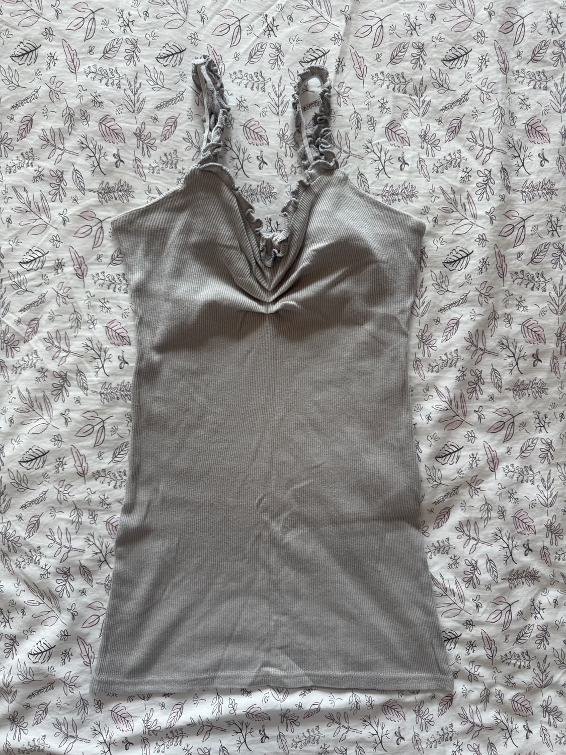 FRILL V-NECK CAMI 상품이미지1