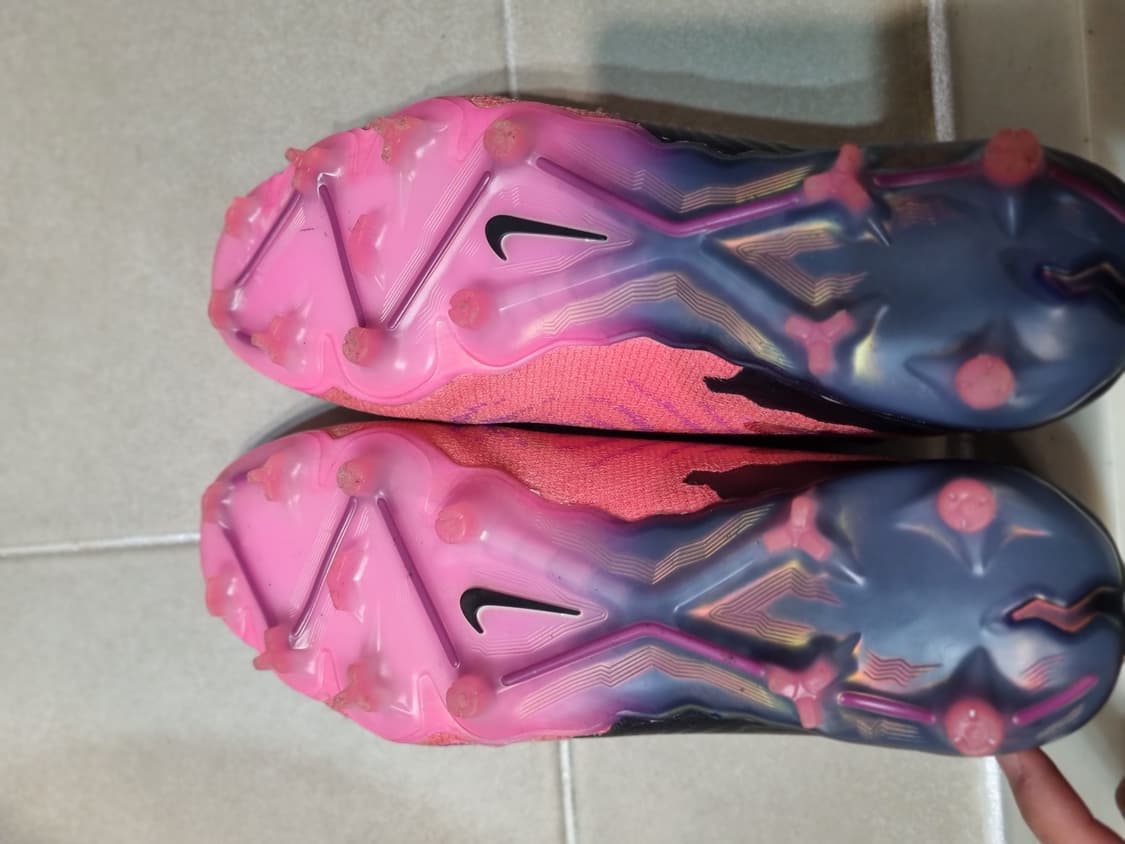 나이키 팬텀 GX1 DF 축구화 275

 상품이미지4