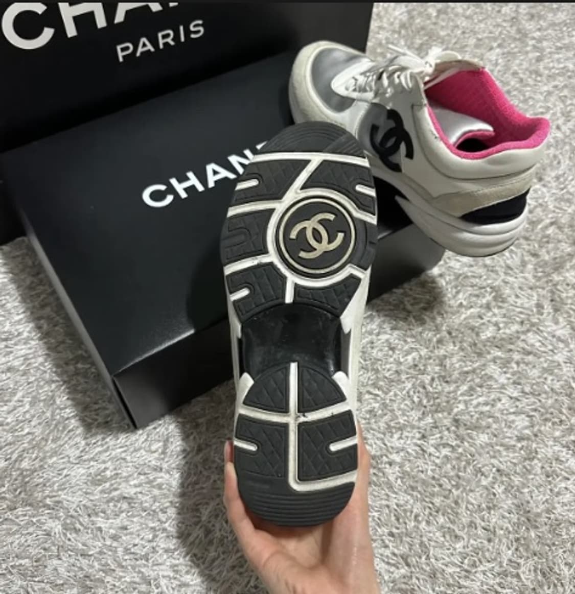 [정품] 샤넬 CC 로고 레더 & 스웨이드 러너 투톤 스니커즈 260 상품이미지2