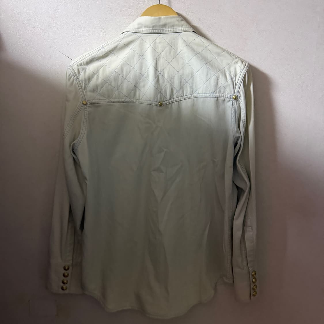 발망 퀄팅 데님 디테일 투포켓 셔츠 38 (여성 66까지) 상품이미지5