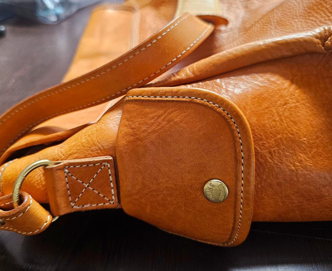 에이징씨씨씨 메신저백 상품이미지4