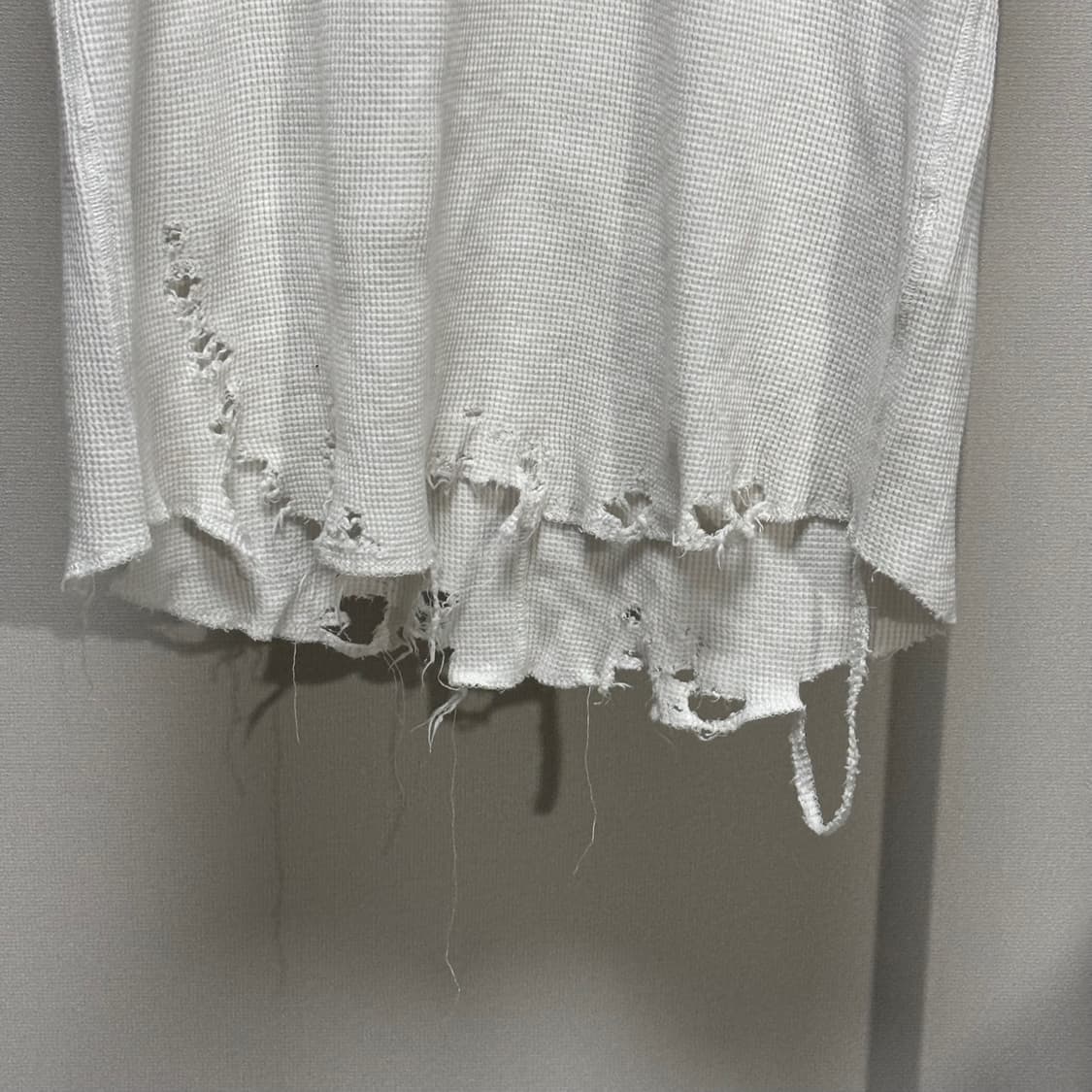 os) ancellm 안셀름 대미지 와플 슬리브리스 나시 상품이미지3