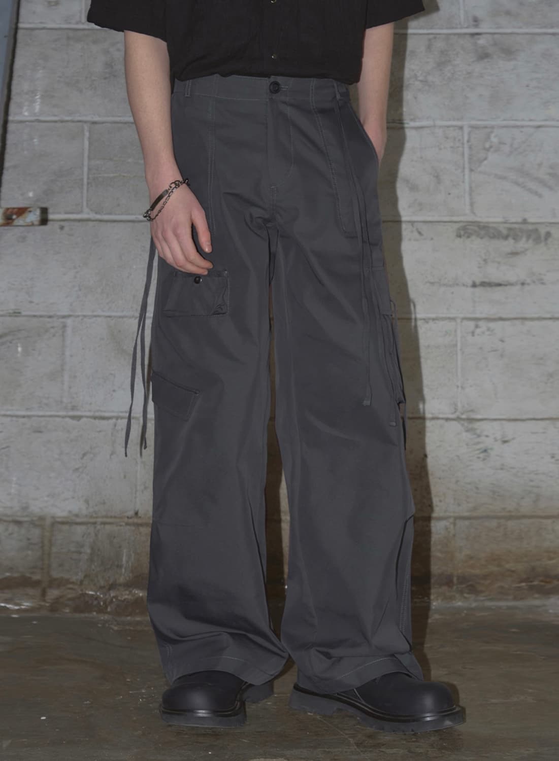 [새상품] [남녀공용] 레더리 플랩 카고 팬츠 다크 그레이 M 상품이미지2