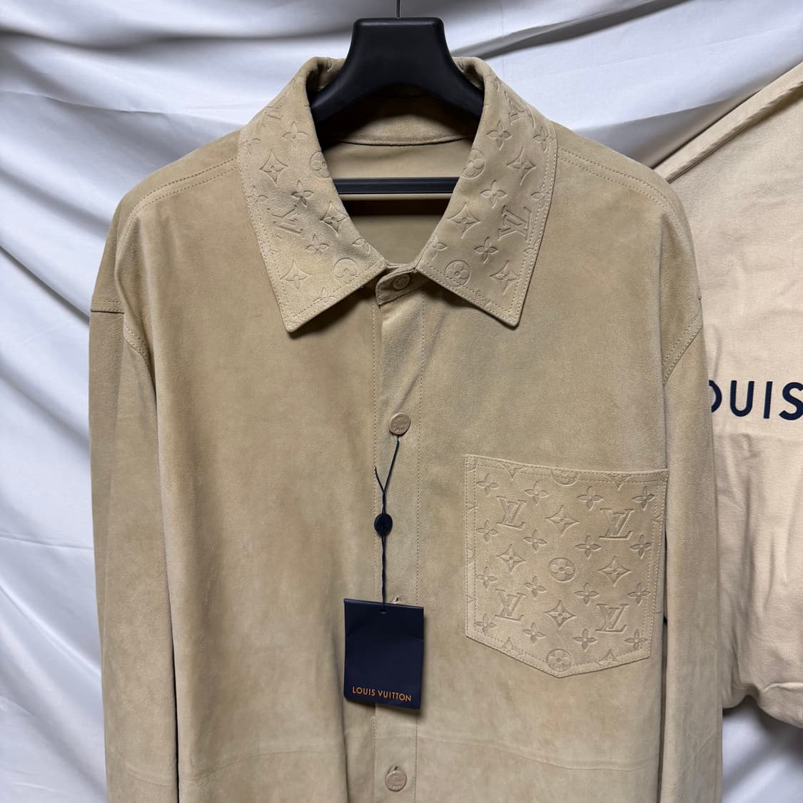 [새상품/56] 루이비통 모노그램 스웨이드 셔츠 자켓 베이지 상품이미지2