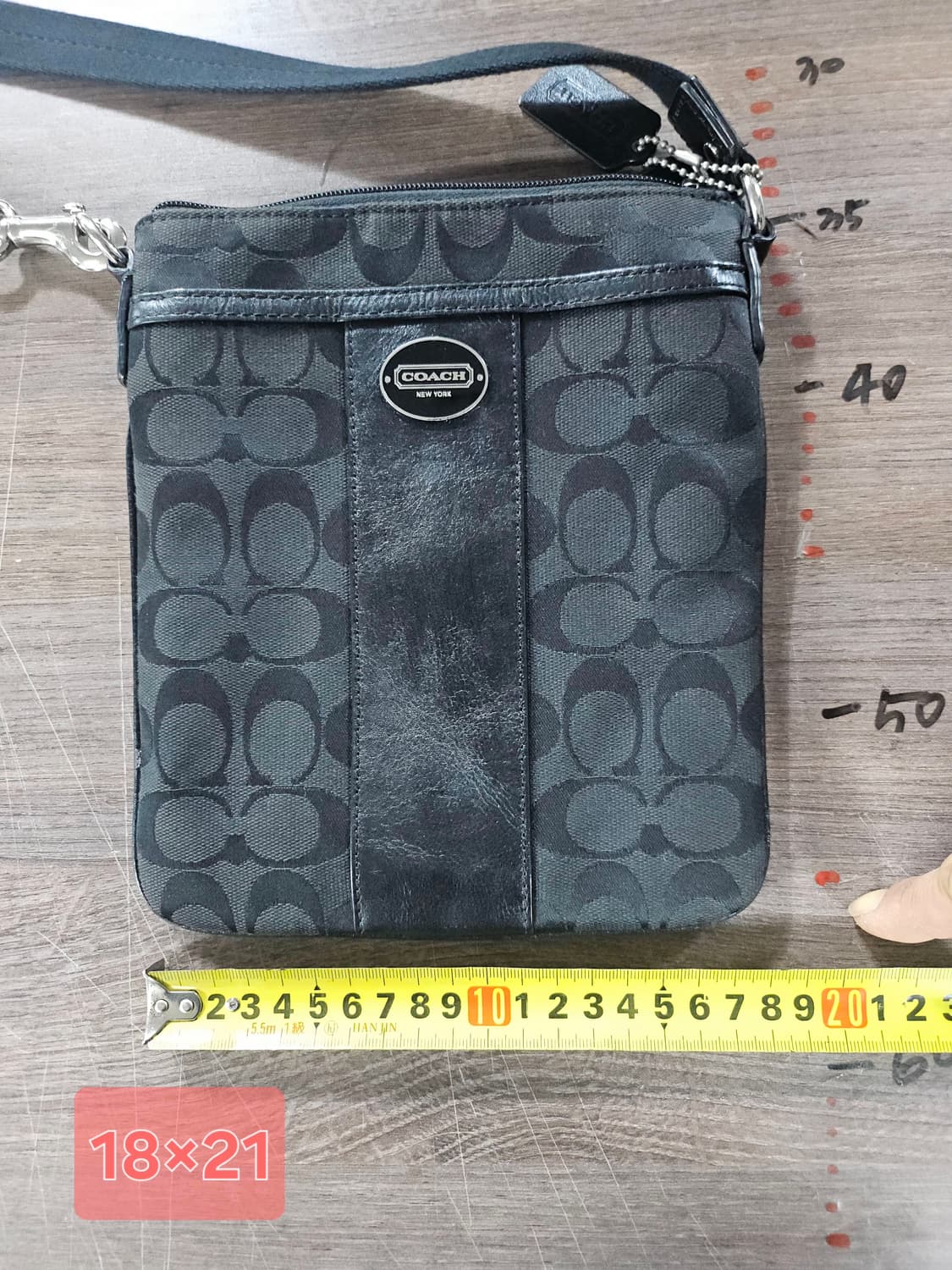 코치 시그니처 블랙 크로스백 상품이미지8