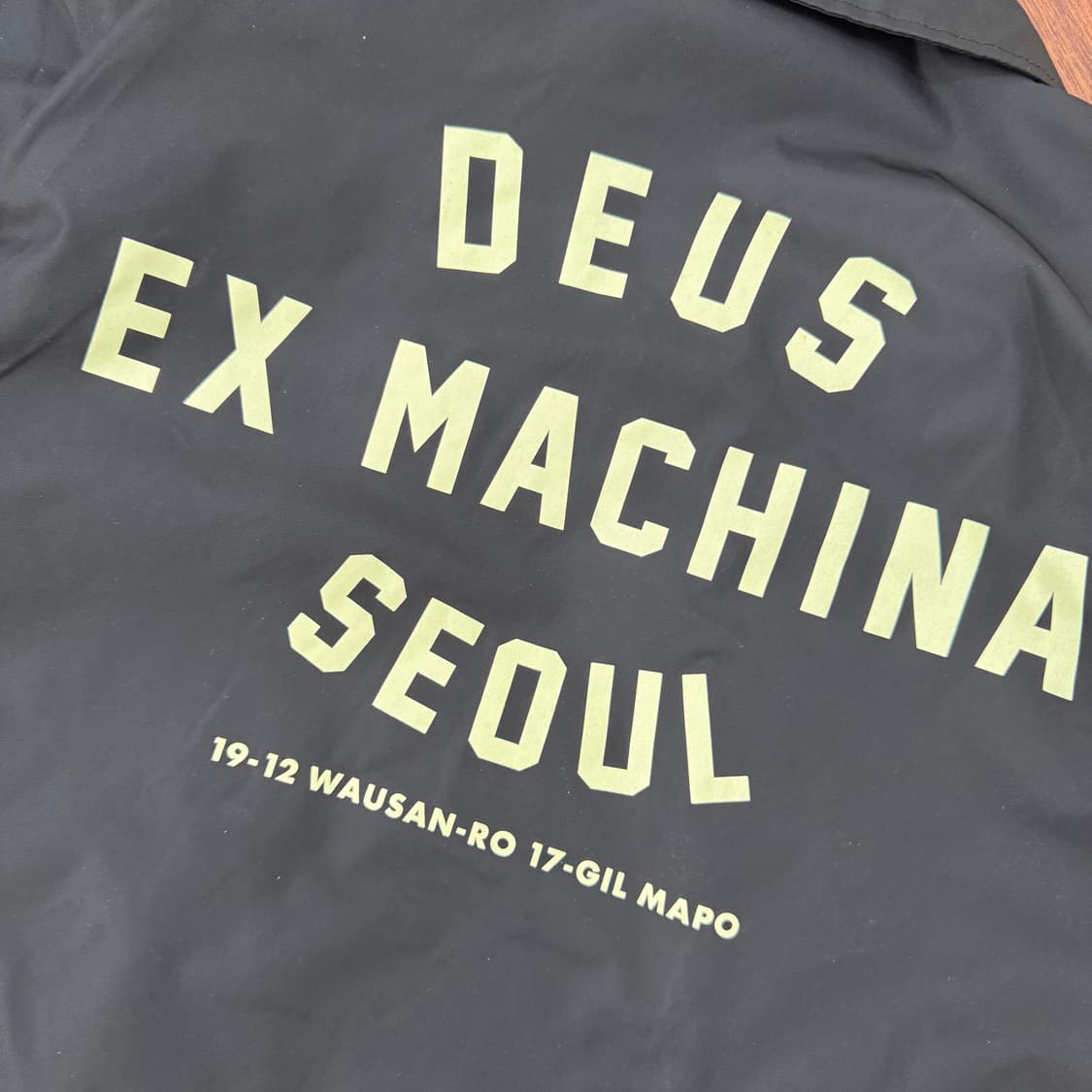 M DEUS 데우스 엑스 마키나 코리아 컬리지 코치 자켓 블랙  상품이미지5