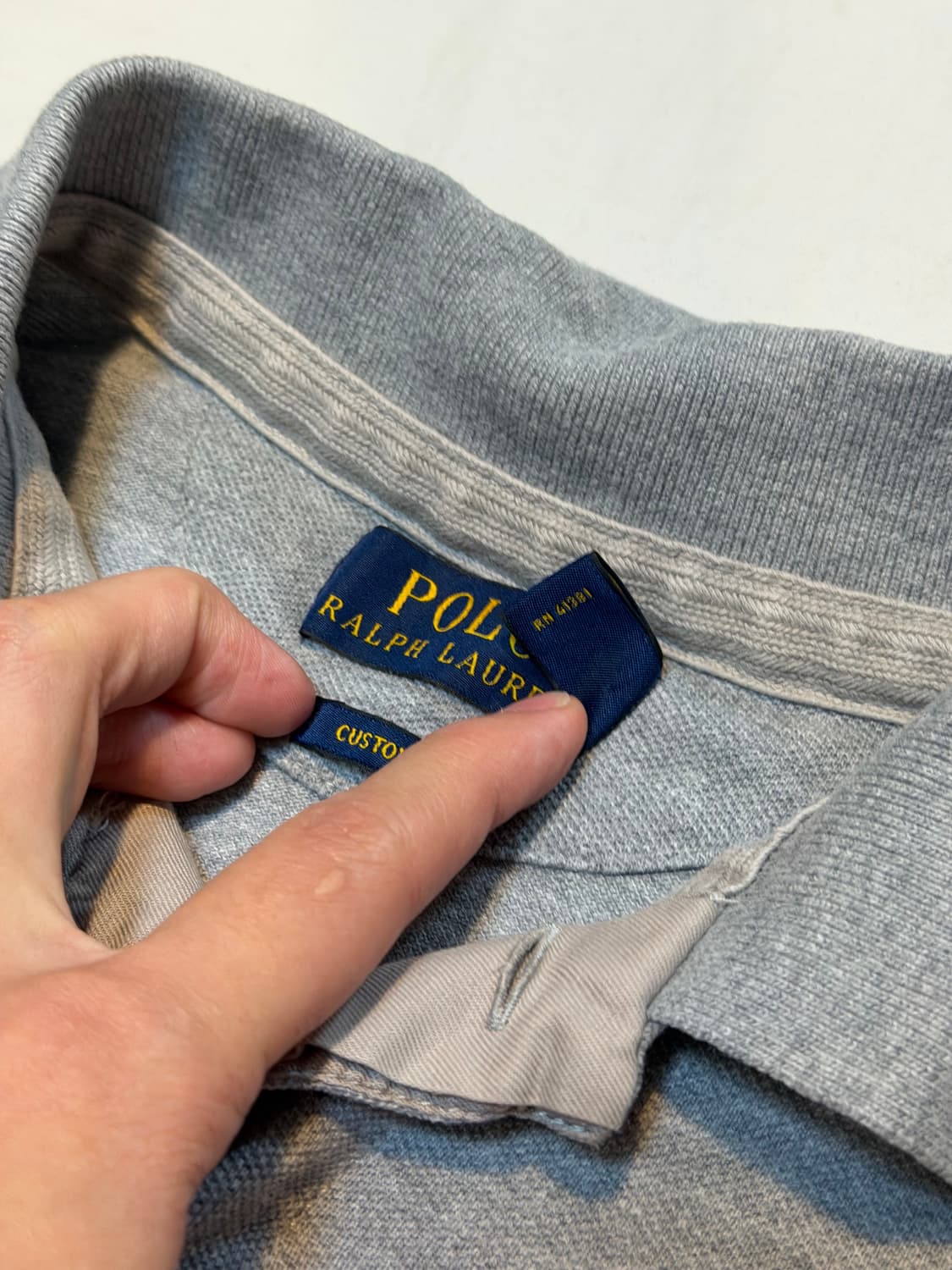 폴로 랄프로렌 올드 잉글리쉬 P로고 카라티 그레이 상품이미지3