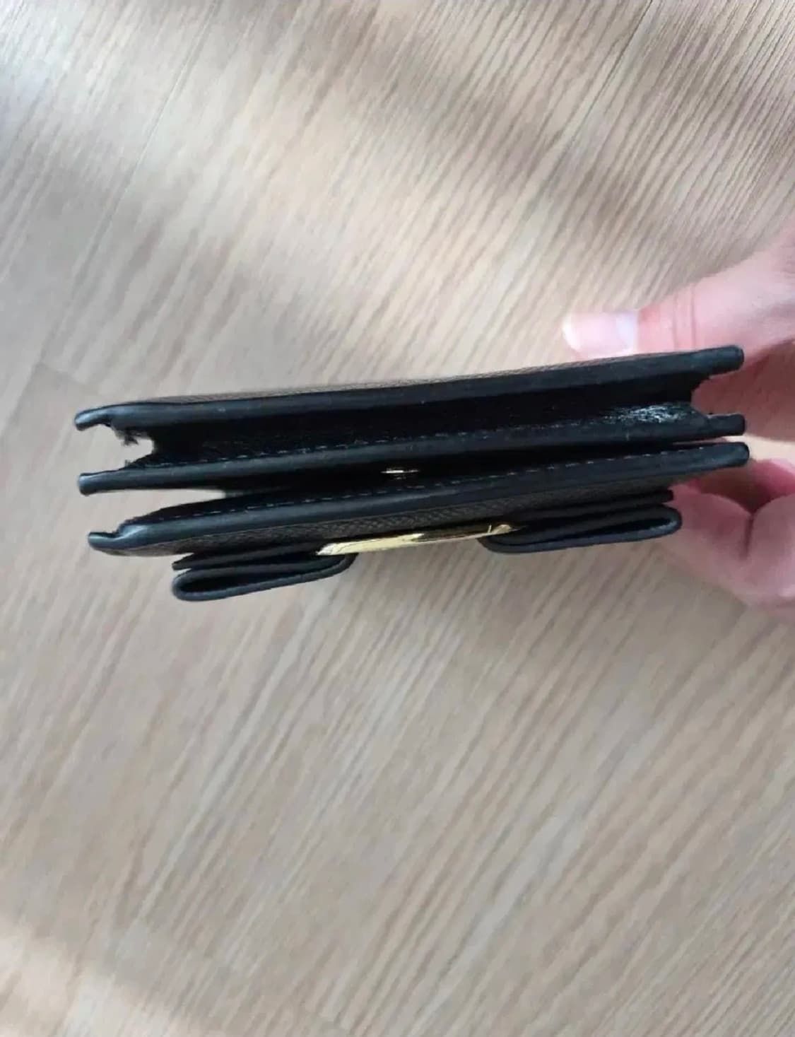 페라가모 바라보우 블랙 반지갑 상품이미지5