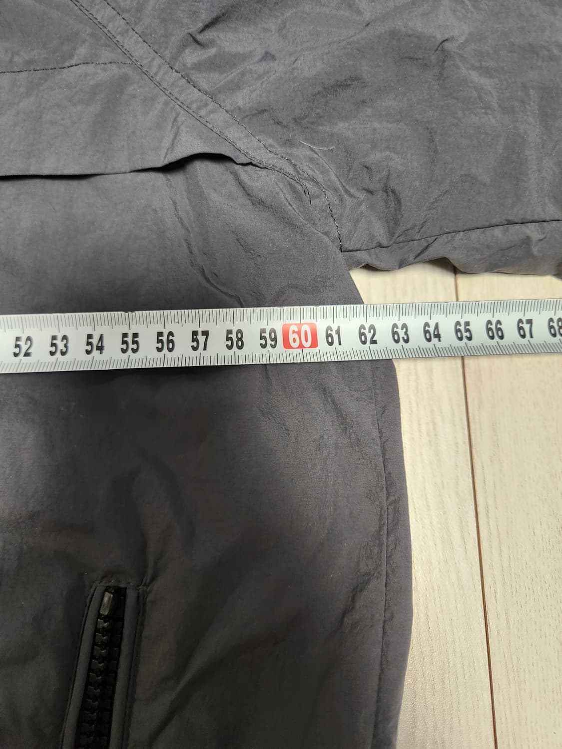 지오다노 윈드브레이커 우븐 바람막이 자켓 사이즈100(L)

여러 중고사 상품이미지2