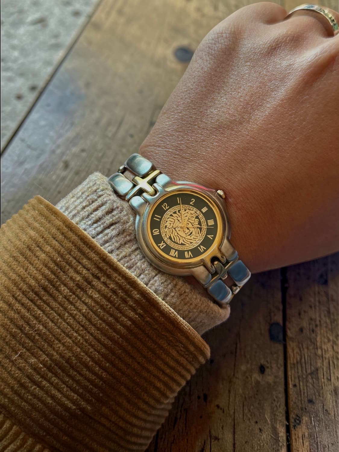 90s 지아니 베르사체 메두사 시그니처 G20 골드 뱅글 워치 상품이미지1