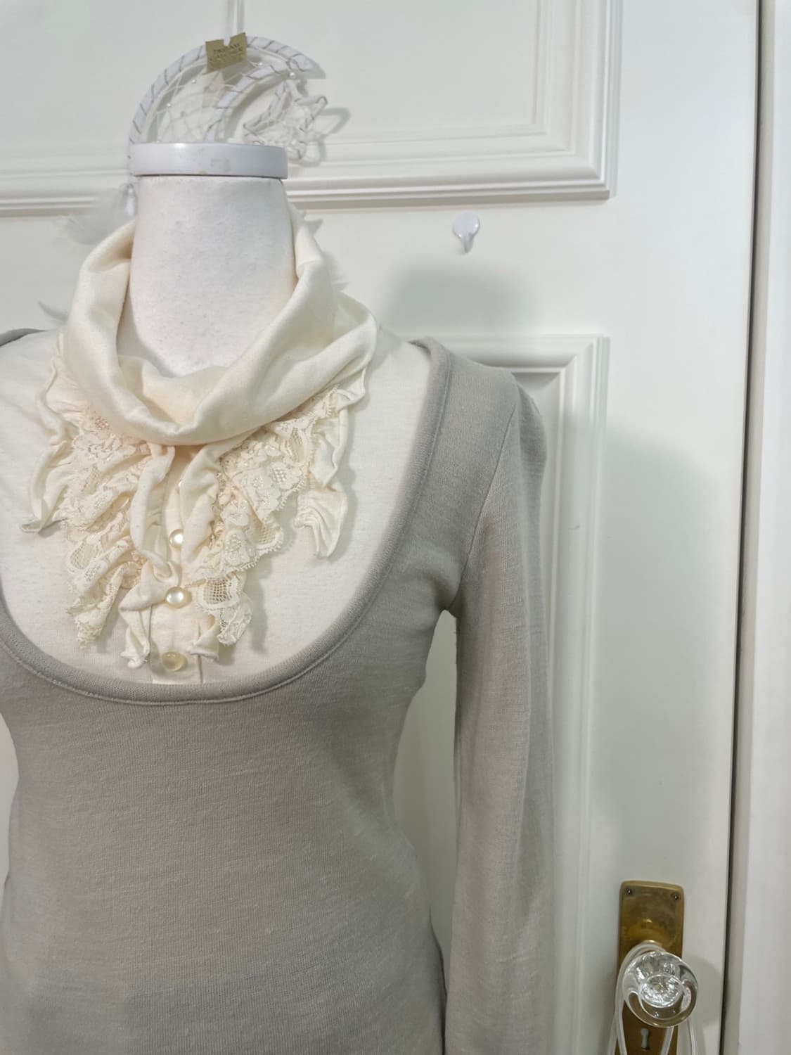 CINEMA CLUB gray lace ruffle turtle-neck 상품이미지4