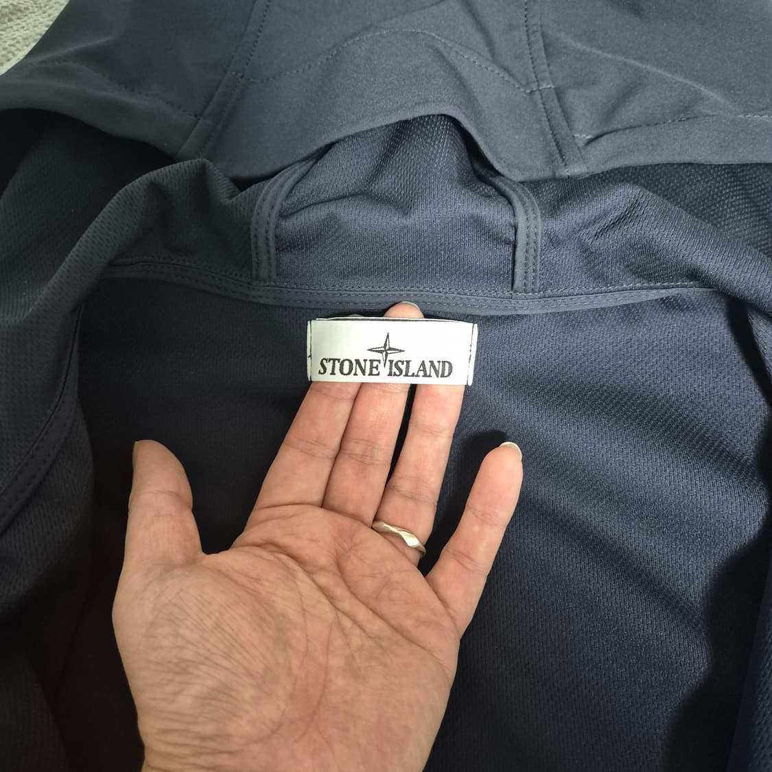 스톤아일랜드 라이트 소프트 쉘-R  폴리에스터 후드 자켓 상품이미지7