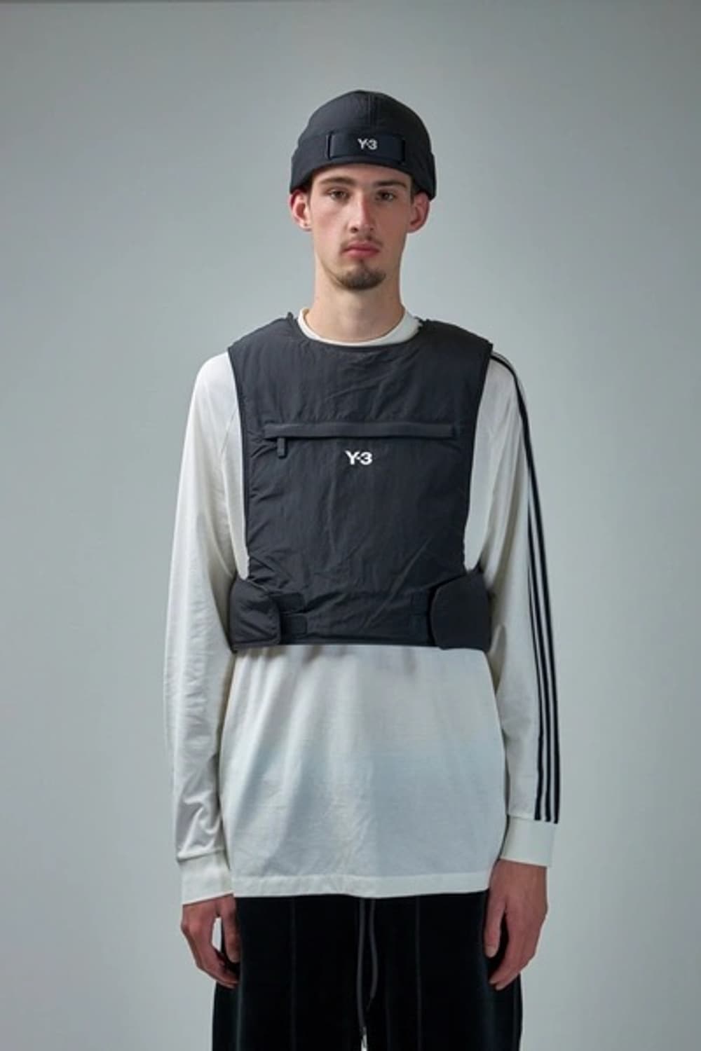 y-3 요지야마모토 로고 자수 베스트 (iu4254) 백 판매. 상품이미지1