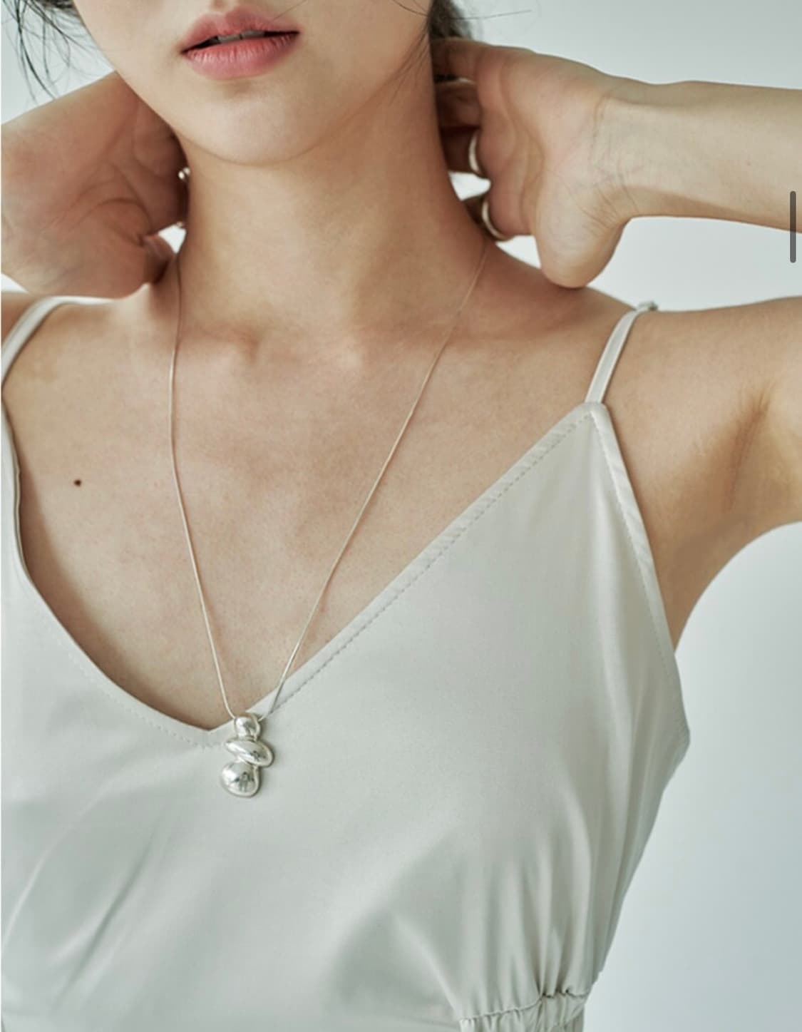 수리움 페블 목걸이 상품이미지3